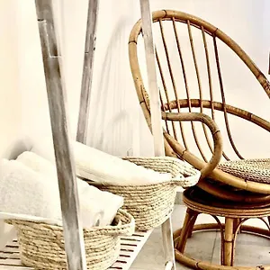lescale-le-boho-garage-netflix.hotels-rhonealpes.com/